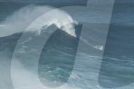 FEATURE - Grosse Herausforderung für Surfer: Die Wellen von Nazare