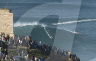 FEATURE - Grosse Herausforderung für Surfer: Die Wellen von Nazare
