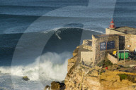 FEATURE - Grosse Herausforderung für Surfer: Die Wellen von Nazare