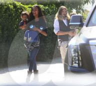 PEOPLE - Zoe Saldana und Marco Perego mit ihren Zwillingen unterwegs