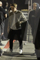 PEOPLE - Brooklyn Beckham verlässt Cody Simpson das Kanye Konzert in Inglewood