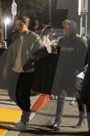 PEOPLE - Brooklyn Beckham verlässt Cody Simpson das Kanye Konzert in Inglewood