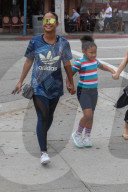 PEOPLE - Christina Milian mit Klein Violet in Beverly Hills unterwegs