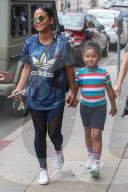 PEOPLE - Christina Milian mit Klein Violet in Beverly Hills unterwegs