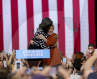 NEWS - Michelle Obama macht Hillary Clinton zusammen Wahlkampf in Winston-Salem