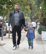 PEOPLE - Daddy on Duty: Ben Affleck mit Klein Samuel in Brentwood unterwegs