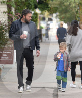 PEOPLE - Daddy on Duty: Ben Affleck mit Klein Samuel in Brentwood unterwegs