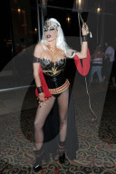 PEOPLE - Carmen Electra das scharfe Halloween Vamp