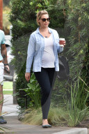 PEOPLE - Schwangere Katherine Heigl in Los Feliz unterwegs