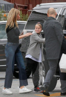 PEOPLE - Gwyneth Paltrow mit den Kids in Brentwood unterwegs