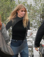 PEOPLE - Gwyneth Paltrow mit den Kids in Brentwood unterwegs