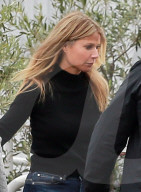 PEOPLE - Gwyneth Paltrow mit den Kids in Brentwood unterwegs