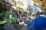 NEWS - FlÃ¼chtlinge in Paris campieren auf der Strasse