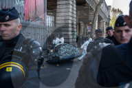 NEWS - FlÃ¼chtlinge in Paris campieren auf der Strasse