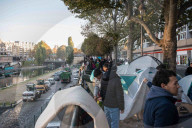 NEWS - FlÃ¼chtlinge in Paris campieren auf der Strasse
