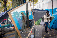 NEWS - FlÃ¼chtlinge in Paris campieren auf der Strasse
