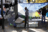 NEWS - FlÃ¼chtlinge in Paris campieren auf der Strasse
