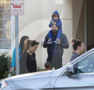 PEOPLE - Jennifer Garner und Ben Affleck mit ihren Kindern in Santa Monica unterwegs