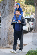PEOPLE - Jennifer Garner und Ben Affleck mit ihren Kindern in Santa Monica unterwegs
