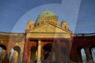 FEATURE - Erster November: Kerzen für die Toten