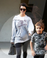 PEOPLE - Kourtney Kardashian mit Klelin Mason in Los Angeles unterwegs
