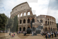 NEWS - Rom: Pferde Installation von Gustavo Aceves vor dem Kollosseum