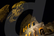 NEWS - Rom: Pferde Installation von Gustavo Aceves vor dem Kollosseum