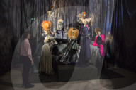 NEWS - Haarig! Ausstellung 'Hair by Sam McKnight' in London