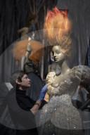 NEWS - Haarig! Ausstellung 'Hair by Sam McKnight' in London