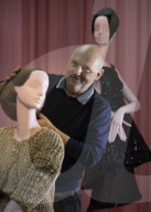 NEWS - Haarig! Ausstellung 'Hair by Sam McKnight' in London