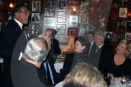 NEWS - Bill Clinton mit seinem 'Body Man' Doug Band (2003)