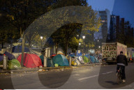 NEWS - Paris: Flüchtlinge campieren illegal mitten auf der Strasse