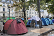 NEWS - Paris: Flüchtlinge campieren illegal mitten auf der Strasse