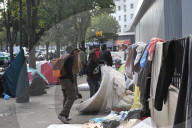 NEWS - Paris: Flüchtlinge campieren illegal mitten auf der Strasse