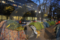 NEWS - Paris: Flüchtlinge campieren illegal mitten auf der Strasse