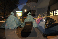 NEWS - Paris: Flüchtlinge campieren illegal mitten auf der Strasse