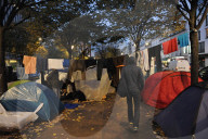 NEWS - Paris: Flüchtlinge campieren illegal mitten auf der Strasse