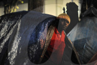 NEWS - Paris: Flüchtlinge campieren illegal mitten auf der Strasse