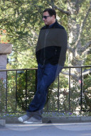 PEOPLE - Schauspieler Bob Saget turtelt im Disneyland