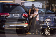 PEOPLE - Brianna Jungwirth besucht mit Klein Freddy das Nagelstudio