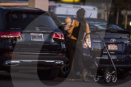 PEOPLE - Brianna Jungwirth besucht mit Klein Freddy das Nagelstudio