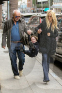 PEOPLE -  Rachel Zoe räkelt sich mit Klein Kaius in Beverly Hills