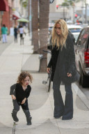 PEOPLE -  Rachel Zoe räkelt sich mit Klein Kaius in Beverly Hills