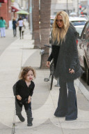 PEOPLE -  Rachel Zoe räkelt sich mit Klein Kaius in Beverly Hills