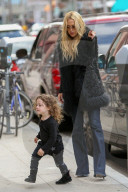 PEOPLE -  Rachel Zoe räkelt sich mit Klein Kaius in Beverly Hills