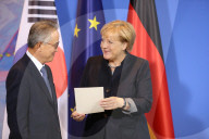 NEWS - Berlin: Angela Merkel mit "Seoul Friedenspreis" geehrt