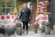 EXKLUSIV - Cindy aus Marzahn ganz Privat beim Bummeln in Berlin
