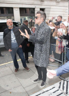 PEOPLE - Robbie Williams und Ayda Field auf dem Weg zur BBC