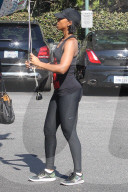 PEOPLE - Kelly Rowland kurz vor dem Abflug
