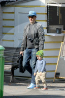PEOPLE - Happy Family: Olivia Wilde mit ihren Männer in New York unterwegs